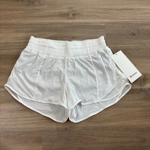 NWT Lululemon Hotty Hot Short High-Rise 2.5" Women Size 4 White - Picture 1 of 7